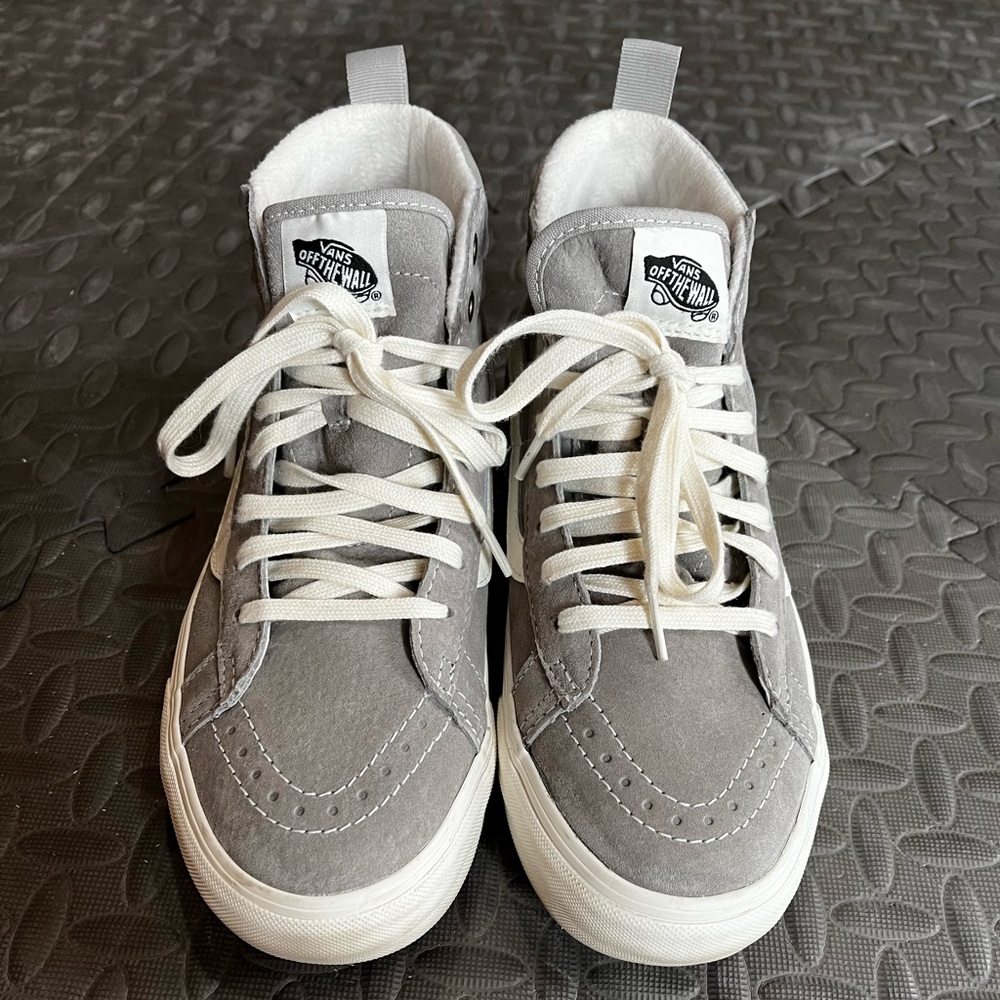VANS
"OFF THE WALL"